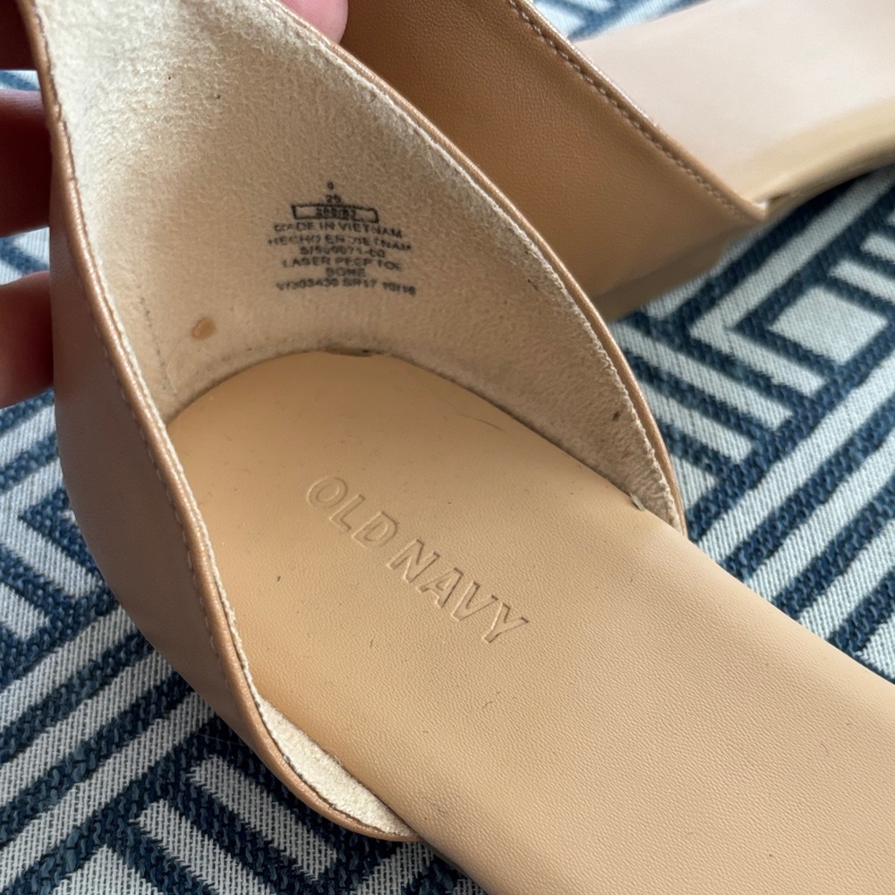 Old Navy Women's Tan and Cream Sandals, Size 9, good used condition - Picture 9 of 10